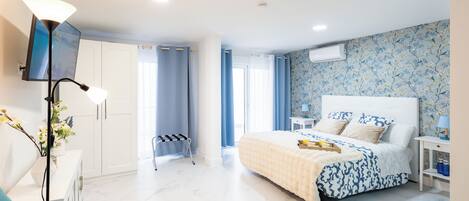 Cubrecamas, sistema de insonorización, wifi gratis y ropa de cama