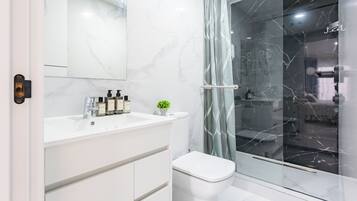 Departamento, 1 habitación (Apartment1Room) | Baño | Regadera, secadora de cabello, toallas, jabón