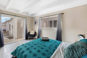 Iron/ironing board, free WiFi, bed sheets - Enjoy this spacious house perfect for families or groups (Los Angeles)