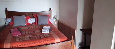 3 quartos, ferros/tábuas de passar roupa, Wi-Fi, roupa de cama