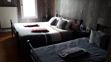 3 habitaciones, tabla de planchar con plancha, wifi y ropa de cama