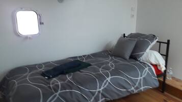 3 chambres, fer et planche à repasser, Wi-Fi, draps fournis