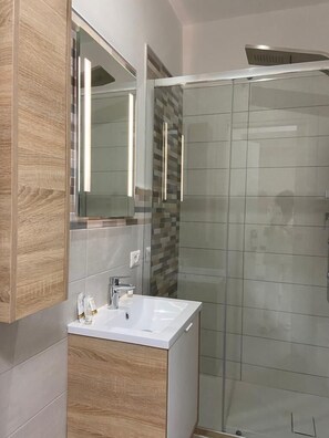 Superior Room, Park View | Bathroom - Mamuccia Rooms (Naples)