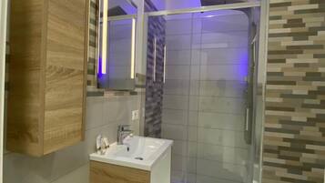 Superior Room, Park View | Bathroom