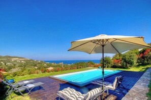 Pool - Apartment 45M2 in villa with sea view/access (Haute-Corse)