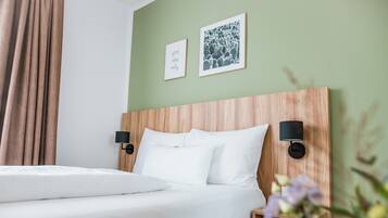 Comfort-Einzelzimmer, Gartenblick | Schreibtisch, laptopgeeigneter Arbeitsplatz, kostenloses WLAN