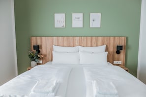 Comfort Quadruple Room, Garden View | Desk, laptop workspace, free WiFi - Gästehaus Meiwes (Delbrueck)