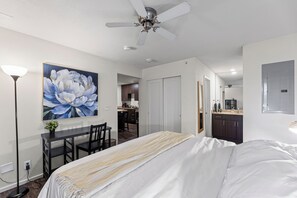 1 chambre, fer et planche à repasser, Wi-Fi gratuit, draps fournis