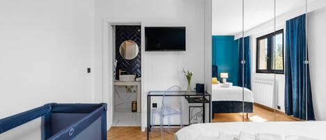 4 bedrooms, iron/ironing board, travel cot, free WiFi