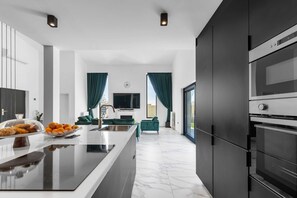 Fridge, microwave, oven, stovetop