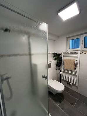 タオル、石鹸、トイレットペーパー