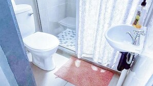 Superior Room | Bathroom | Shower, hair dryer, towels, soap - Latona Guest House & Spa (Johannesburg)