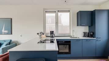 Fridge, stovetop, dishwasher, coffee/tea maker