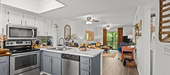 Beautiful 2 bedroom 2 bathroom condo with balcony. The sleeping arrangements for this property are 2 queen beds.