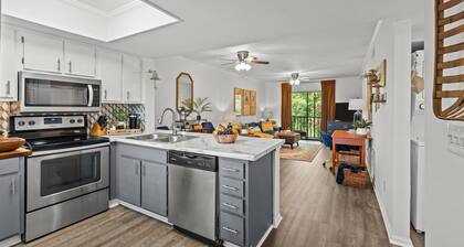 Beautiful 2 bedroom 2 bathroom condo with balcony. The sleeping arrangements for this property are 2 queen beds.