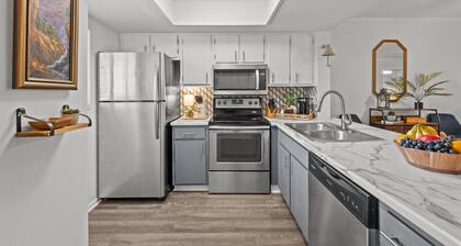 Beautiful 2 bedroom 2 bathroom condo with balcony.