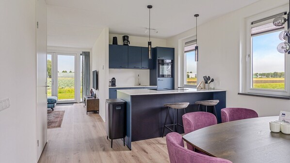 صورة غير مصنفة، 1 من 14، زرّ