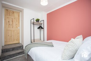 3 makuuhuonetta, silitysrauta/-lauta, ilmainen Wi-Fi, vuodevaatteet