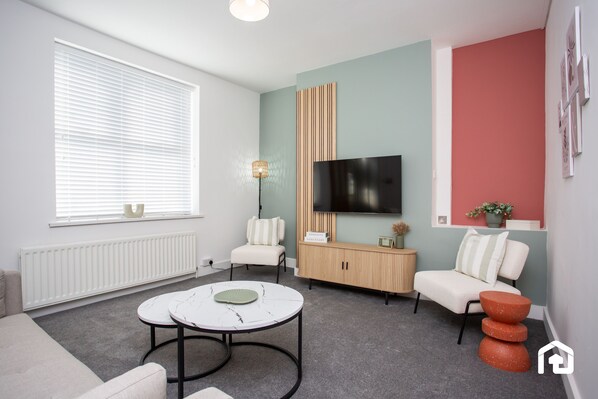 Televisión y oficina 