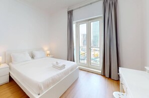 1 bedroom, iron/ironing board, free WiFi, bed sheets - Charming 1BR Apartment with Canal View in Business Bay (Dubai)