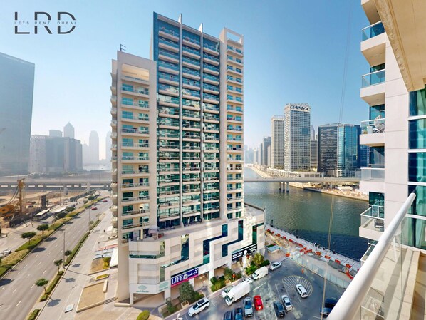 Exterior - Charming 1BR Apartment with Canal View in Business Bay (Dubai)