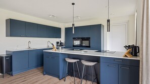 Fridge, stovetop, dishwasher, coffee/tea maker - Detached group accommodation for 14 people (Opperdoes)