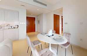 Interior - Stylish and Chic 2BR Apartment in Dubai Creek Harbour (Dubai)