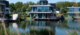 Waterfront villa for 8 people