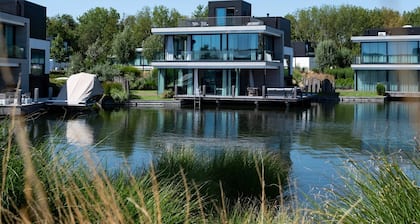 Villa für 8 Personen direkt am Wasser