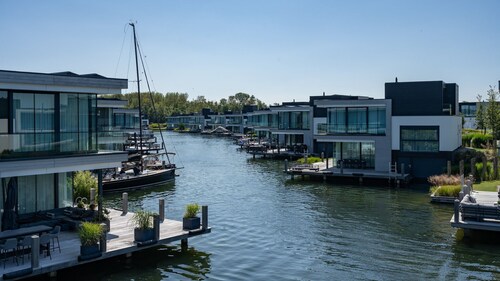 Waterfront villa for 8 people