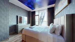 2 bedrooms, iron/ironing board, free WiFi, bed sheets - Stunning 2-BR Apartment with Canal View in Business Bay (Dubai)