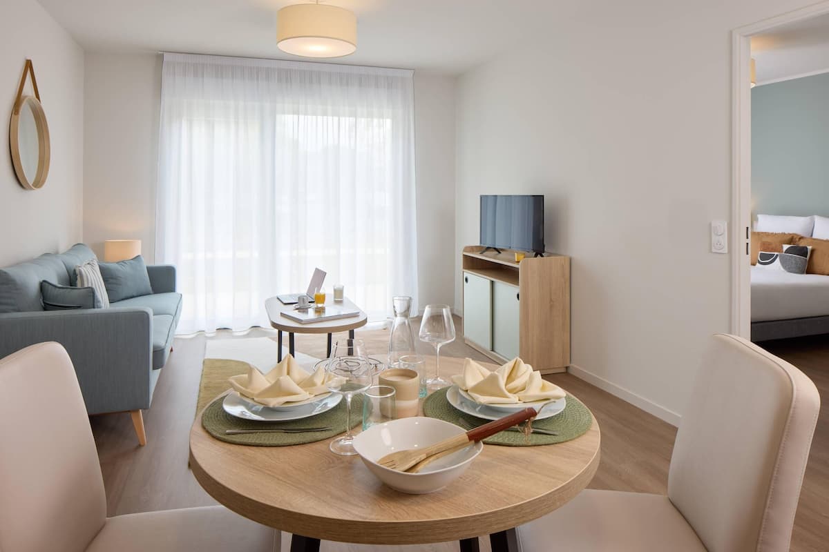 Apartment, 2 Bedrooms | Free cribs/infant beds, free WiFi, bed sheets