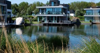 Spacious 10-person waterfront villa