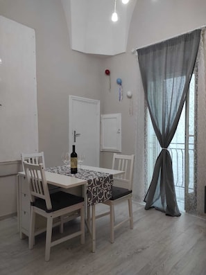 Dining - Casa Felice apartment, located in the 19th-century area of Ostuni (Ostuni)