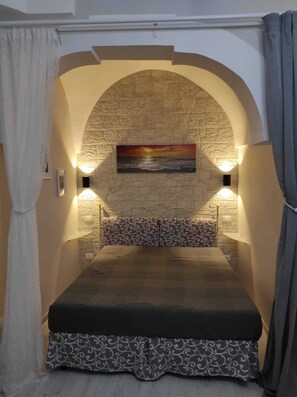 1 bedroom, iron/ironing board, WiFi, bed sheets - Casa Felice apartment, located in the 19th-century area of Ostuni (Ostuni)