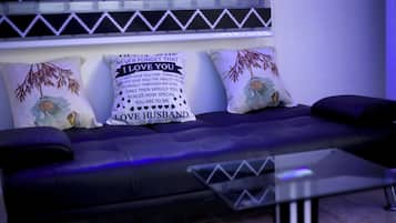 House, 4 Bedrooms, Smoking, Balcony | Living room