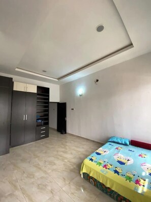 House, 4 Bedrooms, Smoking, Balcony