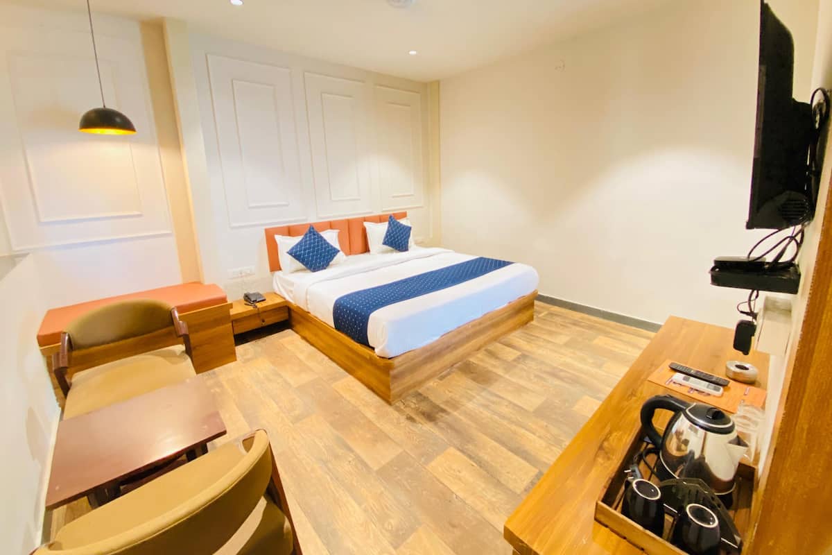 经典双人房 | 办公桌、笔记本电脑工作区、免费 WiFi、床单