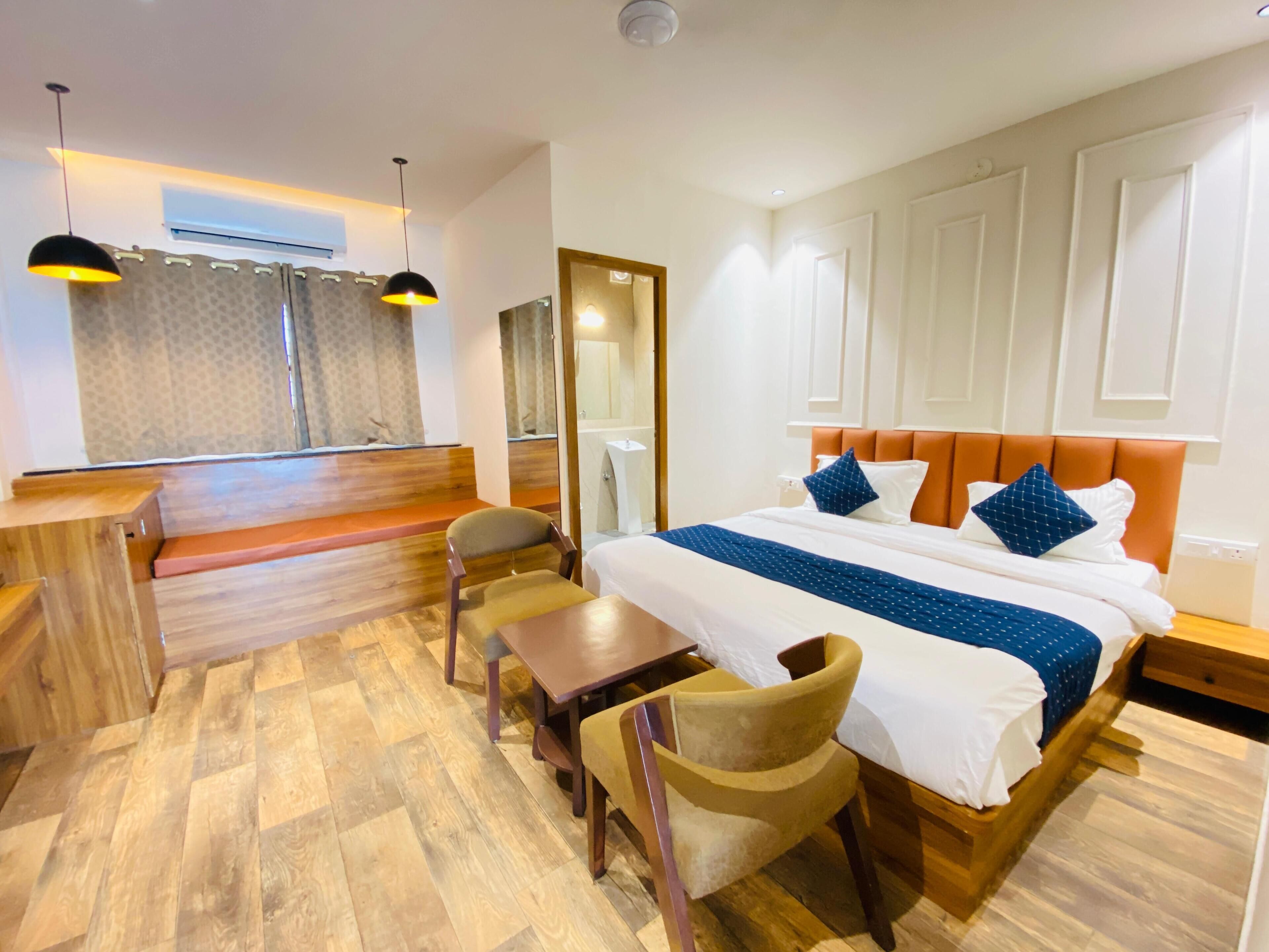 Classic Double Room | Desk, laptop workspace, free WiFi, bed sheets