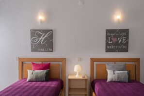 3 bedrooms, iron/ironing board, bed sheets