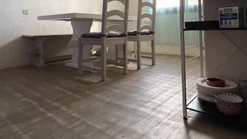 Basic Double Room | Shared kitchen