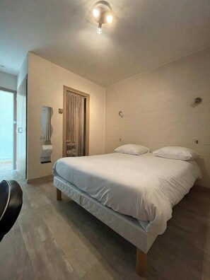 Basic Double Room