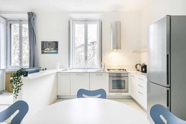 Fridge, microwave, oven, stovetop