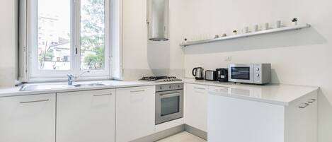 Fridge, microwave, oven, stovetop