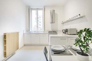 Fridge, microwave, oven, stovetop
