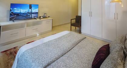 Cozy 1-bedroom apartment in wonderful Dar es Salaam with WiFi, AC