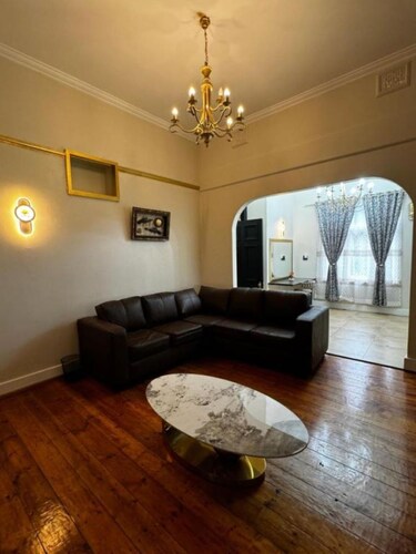 Stay Safe & Central – Your Cozy B&B Near Florida Road!