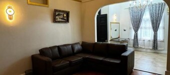 Stay Safe & Central – Your Cozy B&B Near Florida Road!