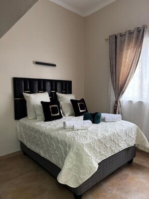 2 bedrooms, iron/ironing board, WiFi, bed sheets