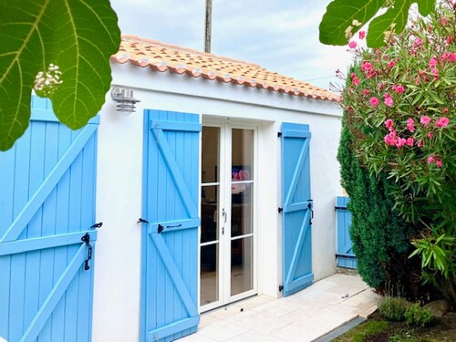 Single-story house in L'Herbaudière near beach and ports - 4 guests